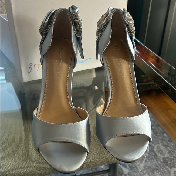 Elegant Blue Satin Heels with Rhinestone Bow Betsey Johnson - Picture 3 of 5